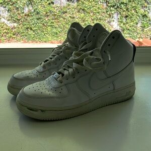Nike air force 1 high ‘07 Women’s size 9